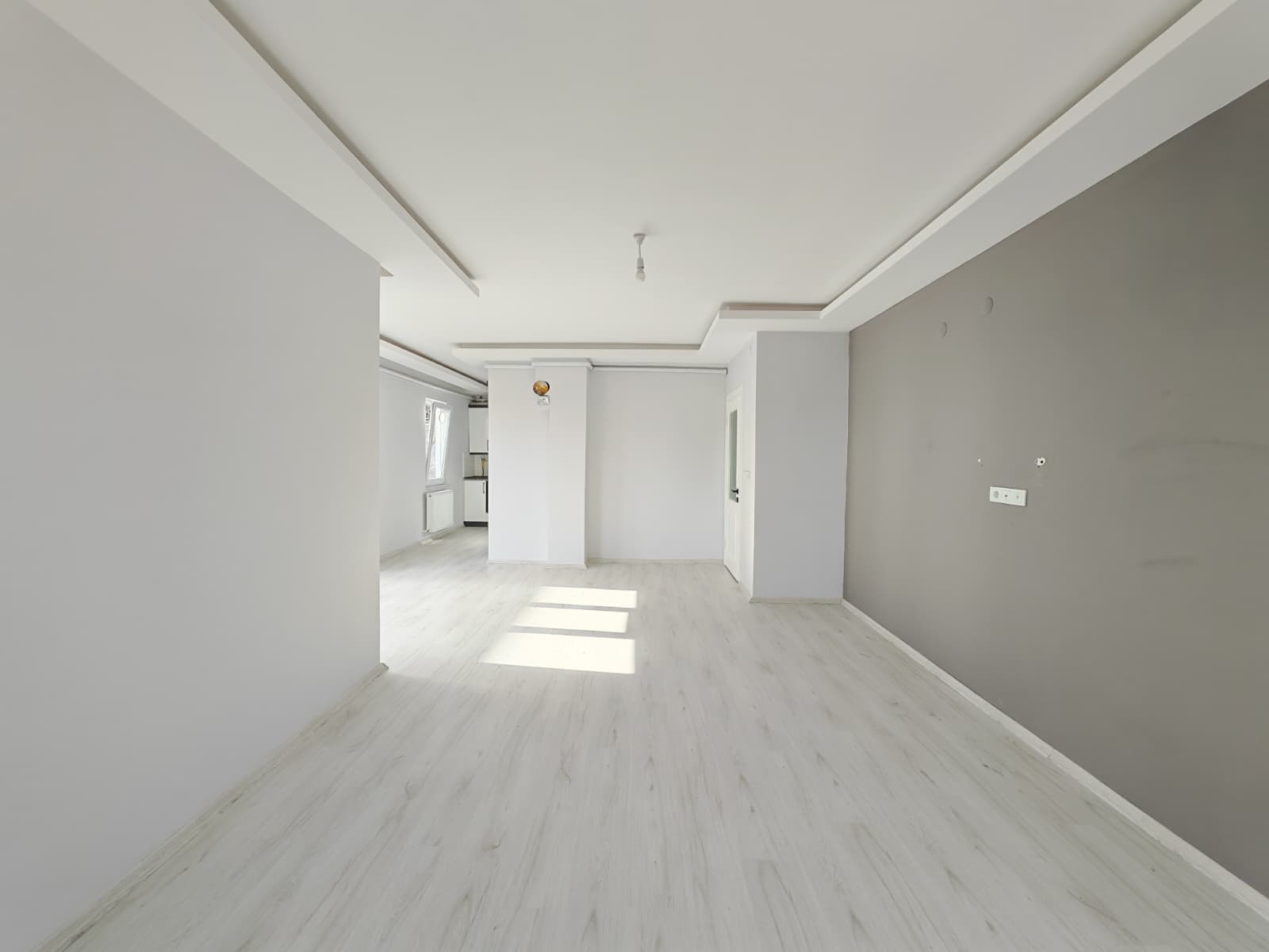 SARAÇLIDA AYRI MUTFAKLI 2 YIILIK ÇİFT BALKONLU 3+1